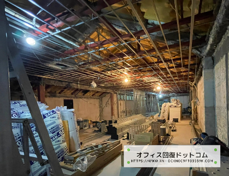 吊り天井の施工事例１　軽量鉄骨下地施工の最中の様子