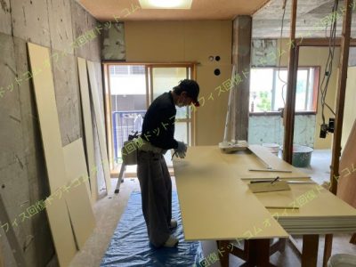 PBをカットする作業 